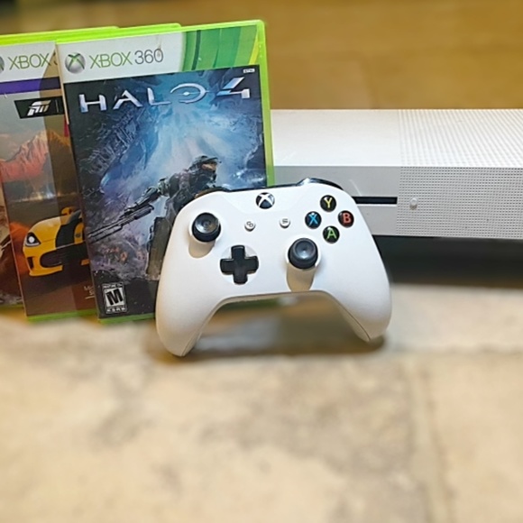 Xbox one s + controller + 360 games - Picture 2 of 4